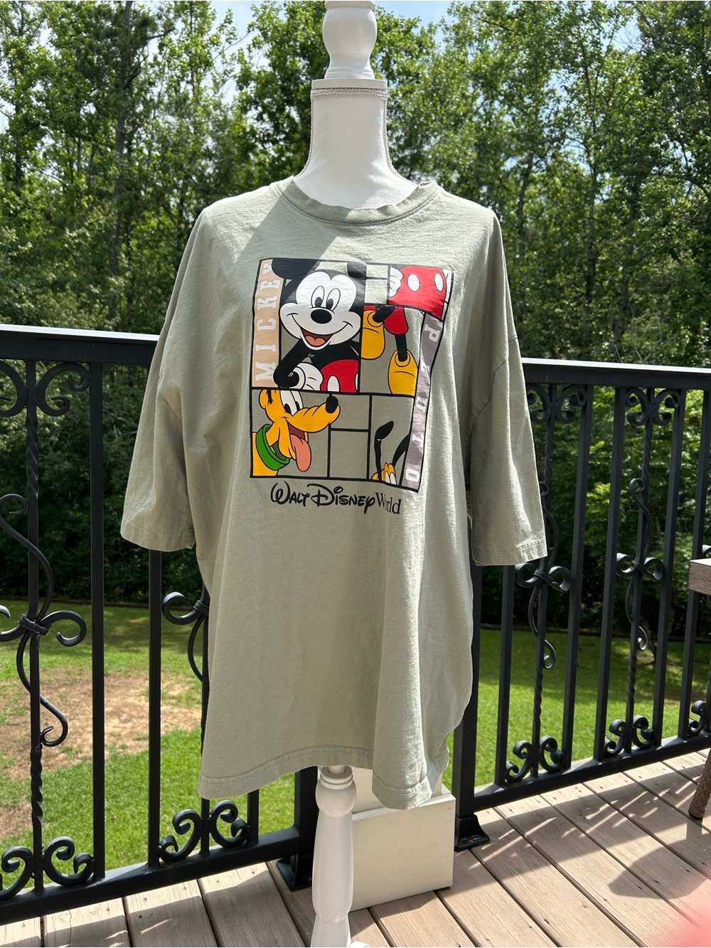 Walt Disney World Mickey & Friends Graphic Tee - Sage Green XXL